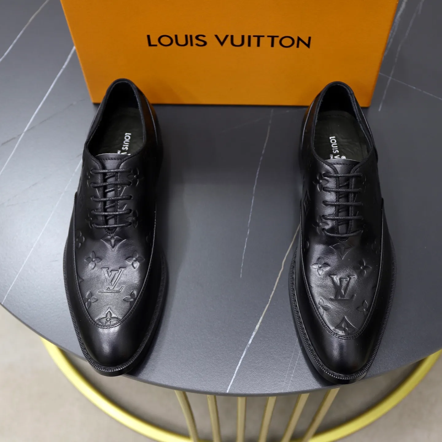 Men's shoes: 280🙅‍♂️🙅‍♂️🙅‍♂️Niuli Brand: LV Louis Vuitton Size: 39-44 (38, 45, 46 can be customized) Level: Counter classic Material: Original soft cowhide upper Comfortable cowhide lining Original lightweight outsole Style category: Formal business casual driving leather shoes Color: Color of the actual picture